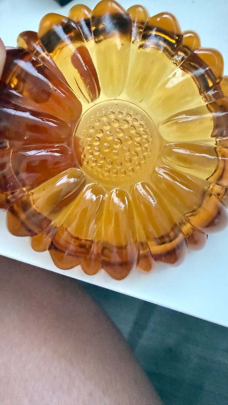 Vintage Amber Glass Sunflower Trinket Dish or Ashtray - Picture 5 of 6